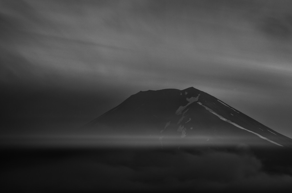 Yuga Kurita Mount Fuji Black and White Long Exposure Clouds_KE45124