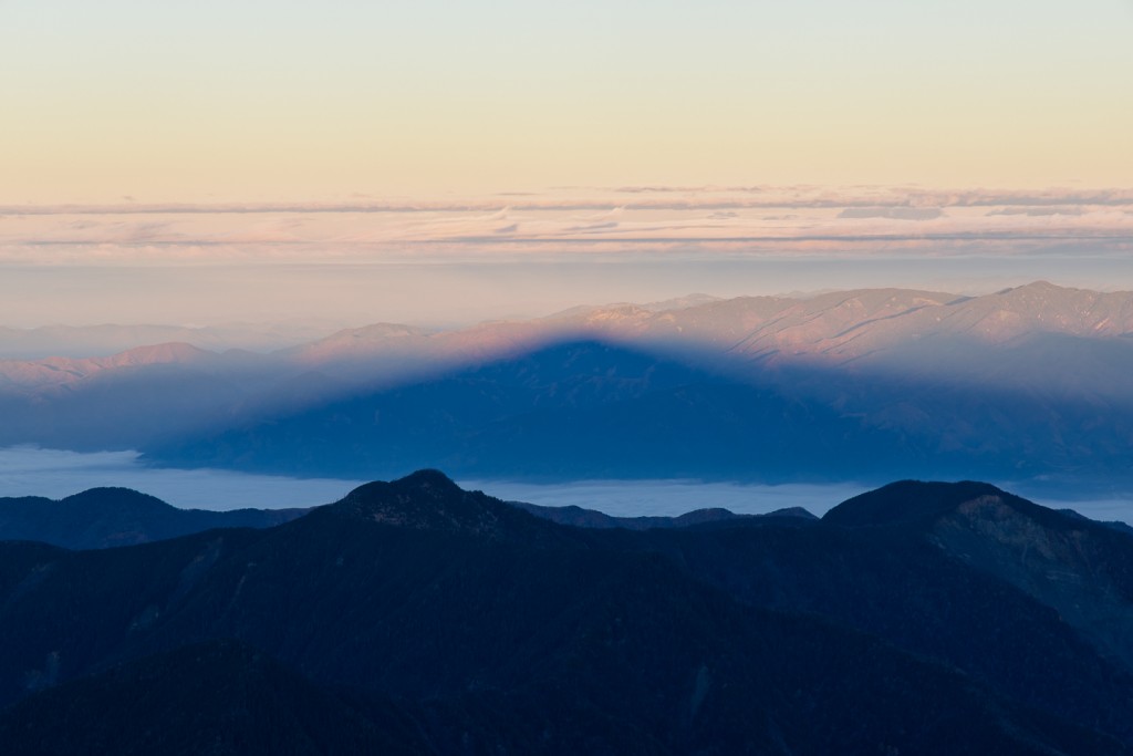 Yuga Kurita the Shadow of Mount Akaishidake Sunrise_9E40541